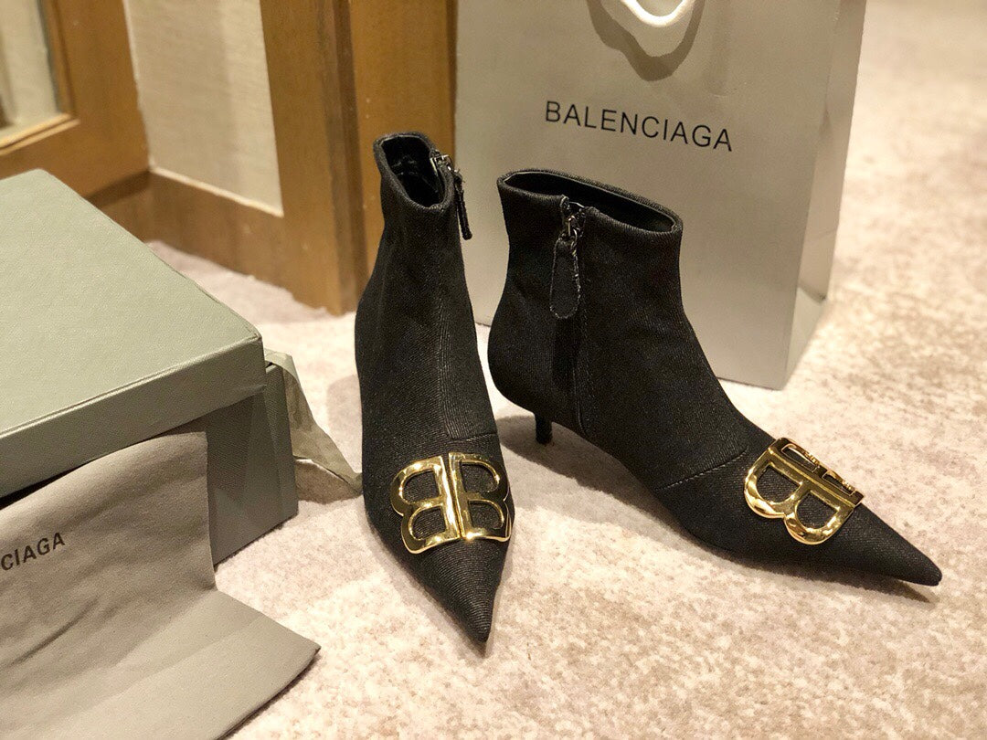 POINTED-TOE KITTEN HEEL 45 MM ANKLE BOOTS IN BLACK DENIM