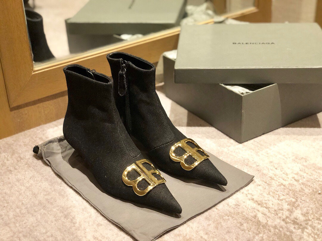POINTED-TOE KITTEN HEEL 45 MM ANKLE BOOTS IN BLACK DENIM