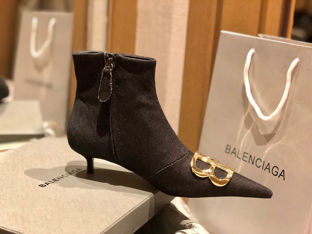 POINTED-TOE KITTEN HEEL 45 MM ANKLE BOOTS IN BLACK DENIM