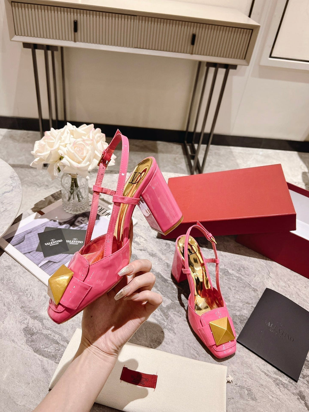 ONE STUD BRIGHT PINK PATENT LEATHER LACE-UP HIGH HEELS 85 MM
