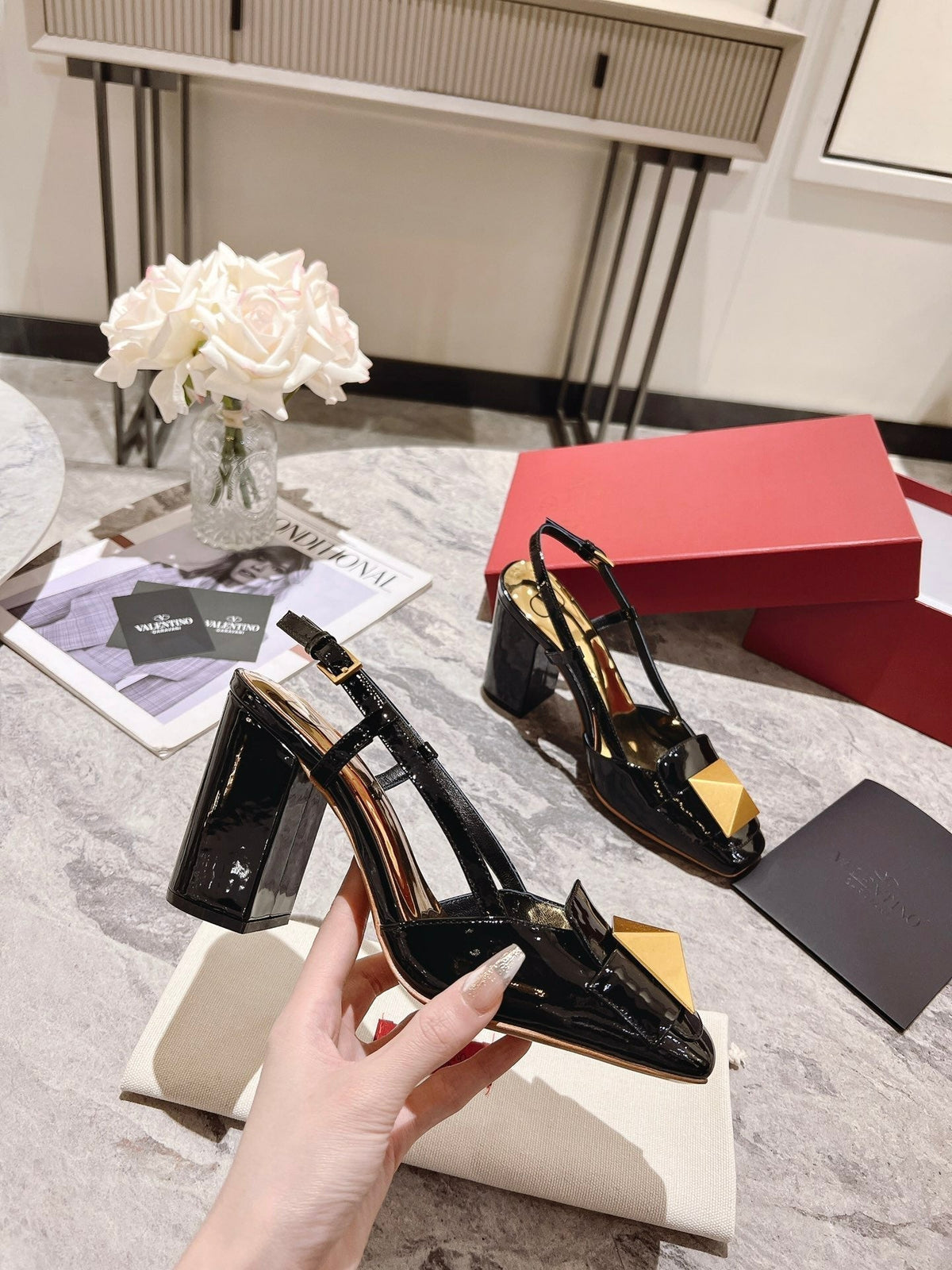 ONE STUD BLACK PATENT LEATHER LACE-UP HIGH HEELS 85 MM