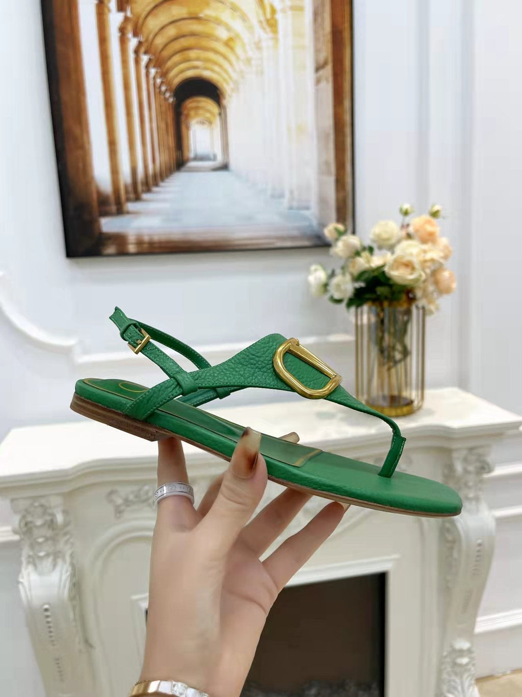 THONG SANDALS IN EMERALD GREEN CALFSKIN WITH GOLD LOGO
