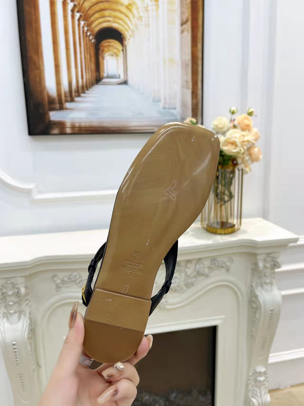 THONG SANDALS IN BLACK CALFSKIN WITH GOLD LOGO