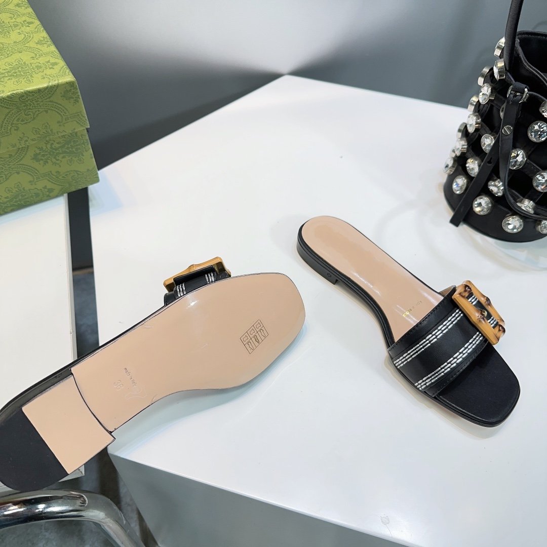 GG BAMBOO BUCKLE FLAT SANDALS BLACK