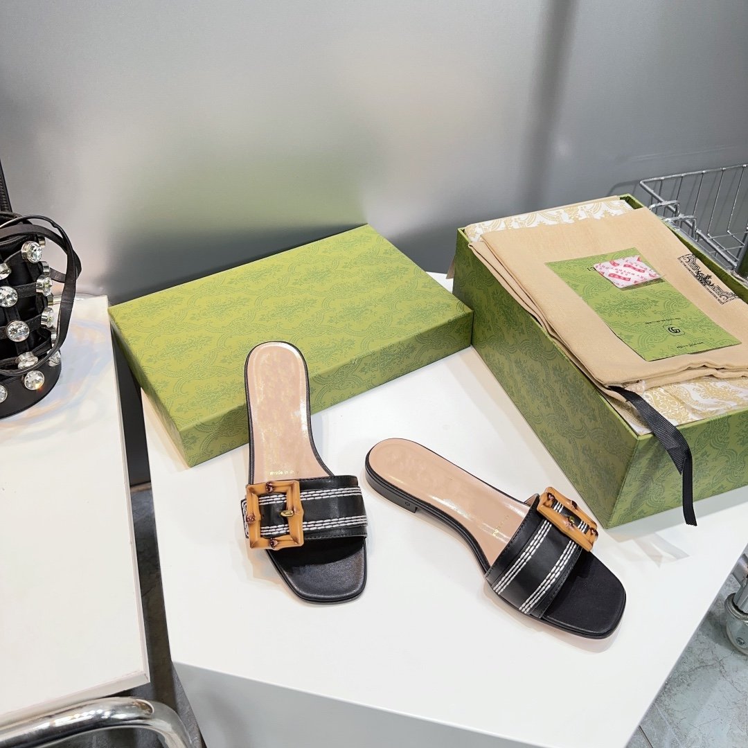 GG BAMBOO BUCKLE FLAT SANDALS BLACK