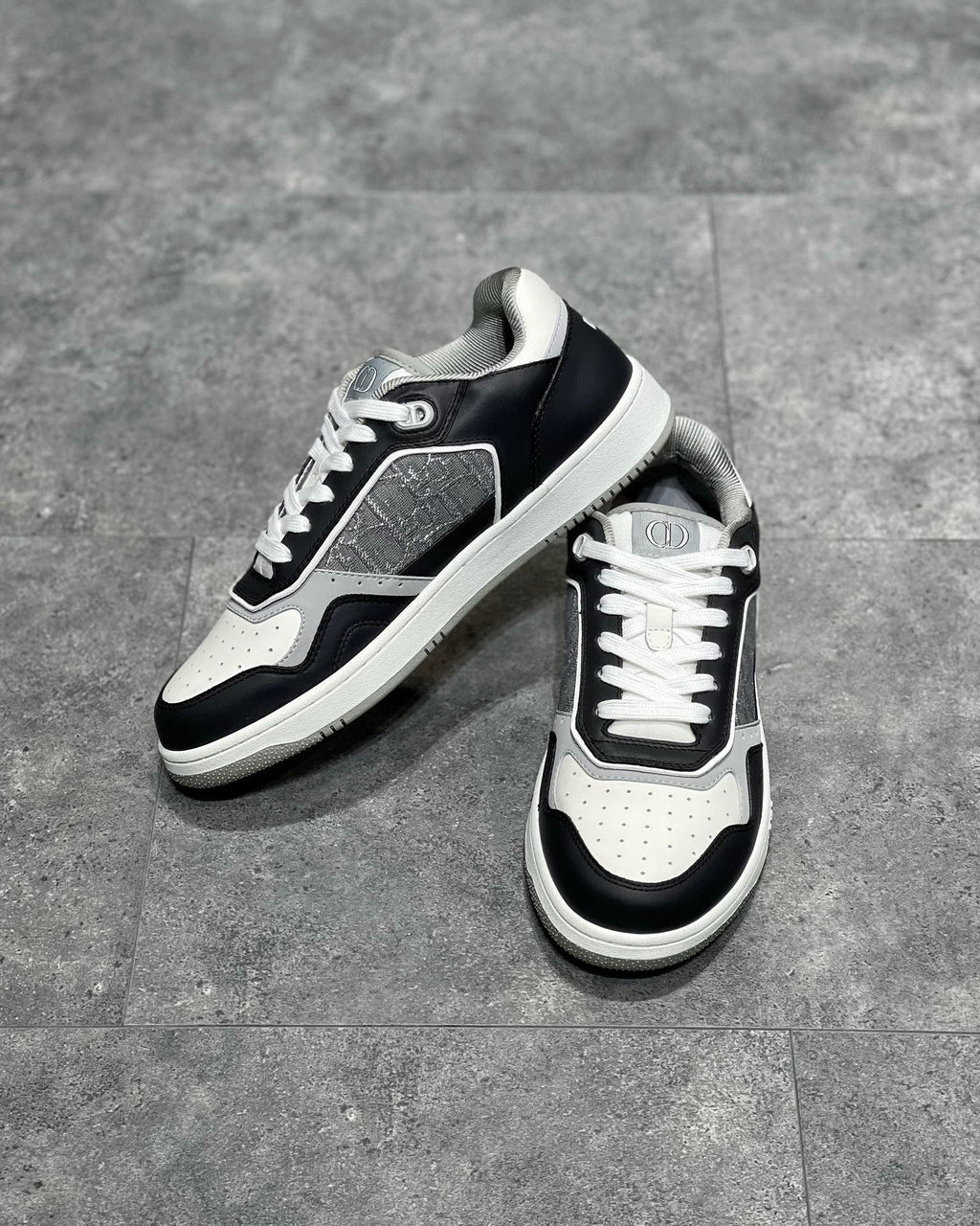 DIO Sneakers
