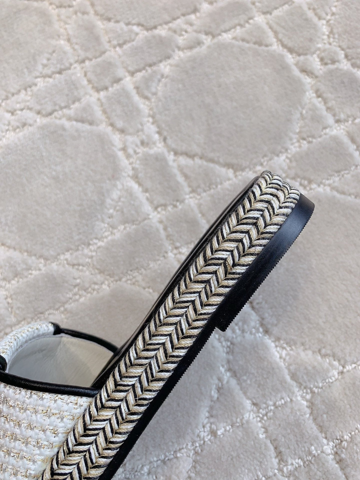 PLATFORM SLIPPERS IN WHITE WOOL AND BLACK LAMBSKIN