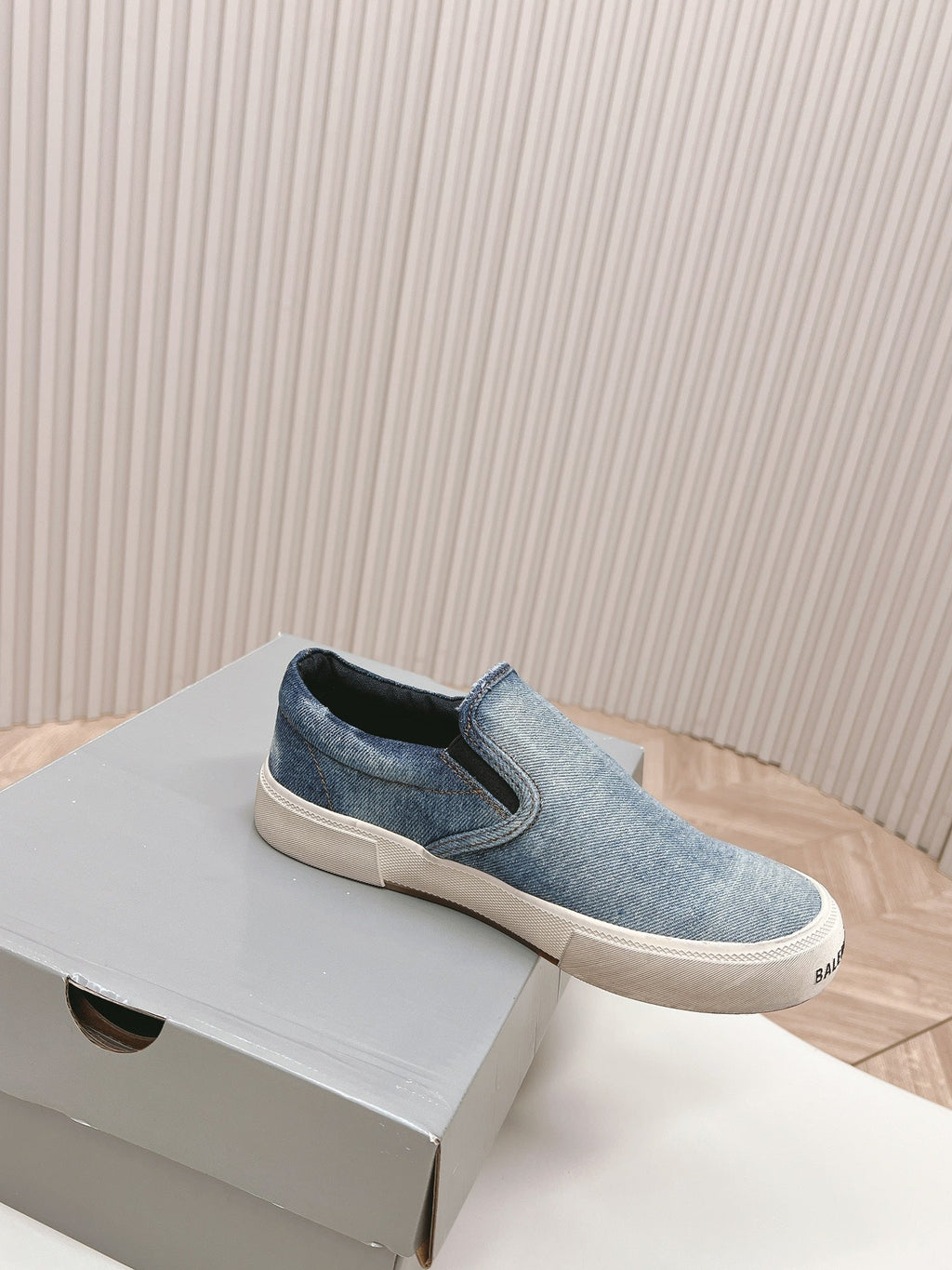 SLIP-ON SNEAKERS GRAFFITI IN LIGHT BLUE DENIM