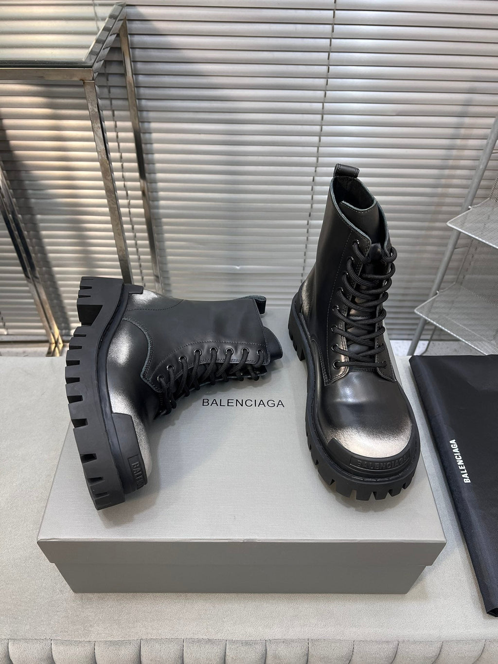 CHUNKY BOOTS IN BLACK MIX WHITE SMOOTH CALFSKIN
