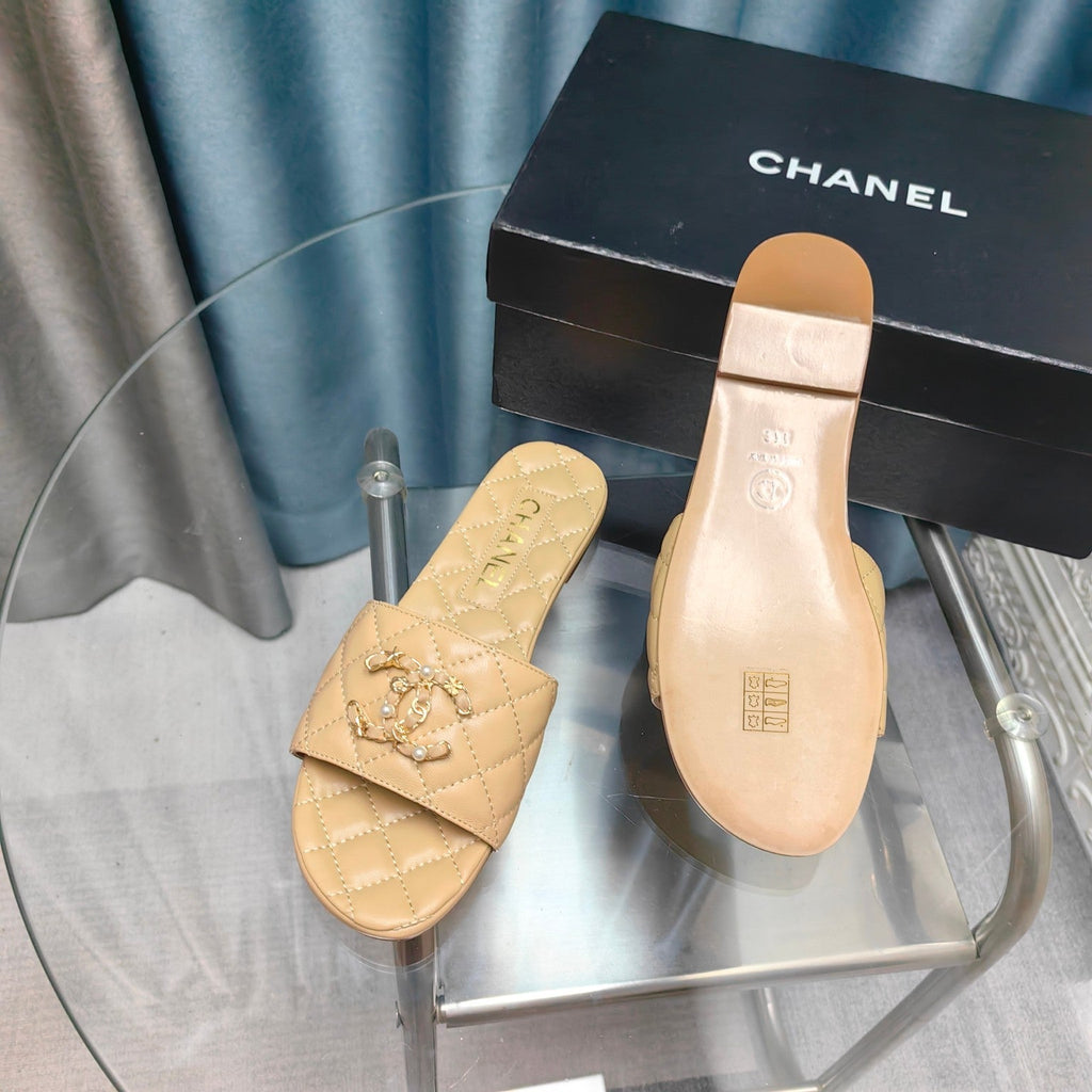 QUILTED SLIPPERS BEIGE CREAM SHEEPSKIN