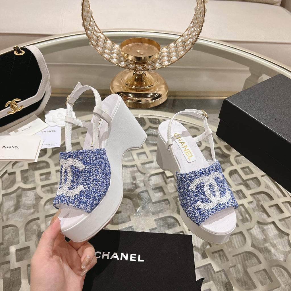 WEDGE SANDALS IN SAPPHIRE BLUE FABRIC WITH WHITE LOGO