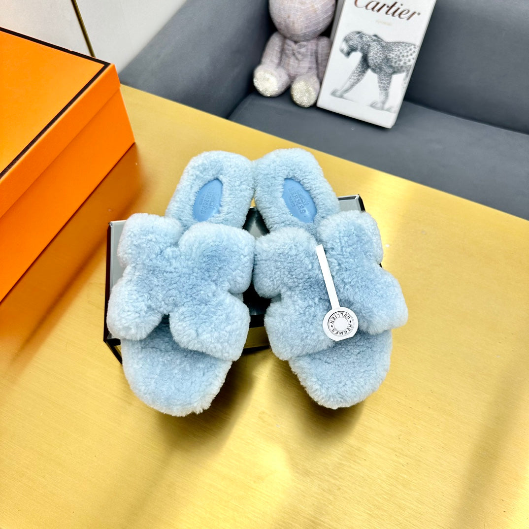 ORAN SHEARLING SANDALS POWDER BLUE