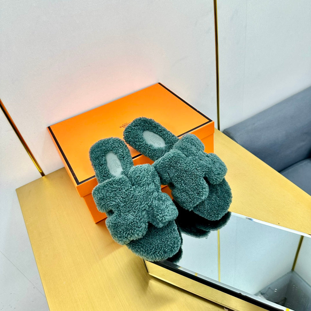 ORAN SHEARLING SANDALS FOREST GREEN