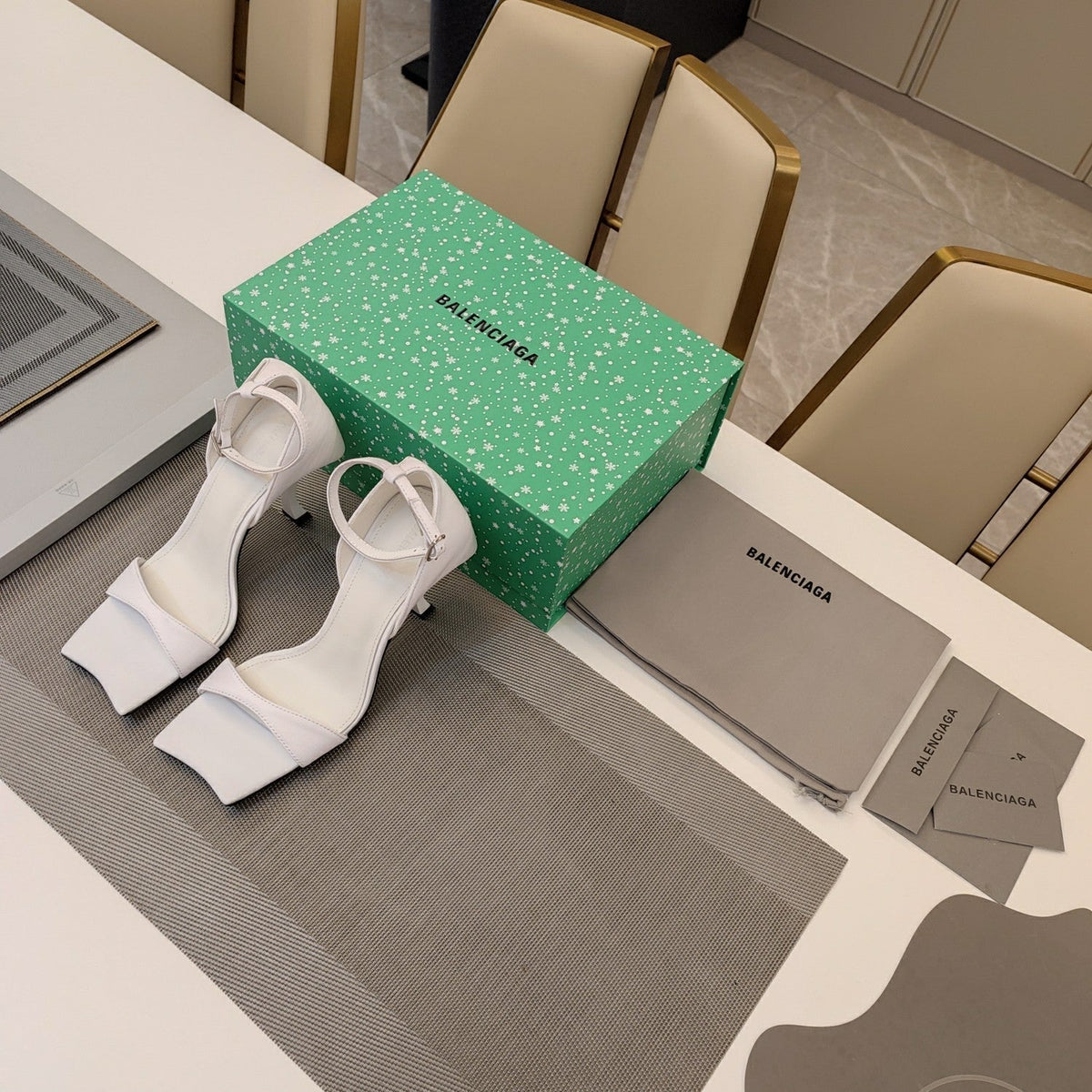 OPEN-TOE CURVED HIGH HEEL SANDALS IN WHITE SMOOTH CALFSKIN