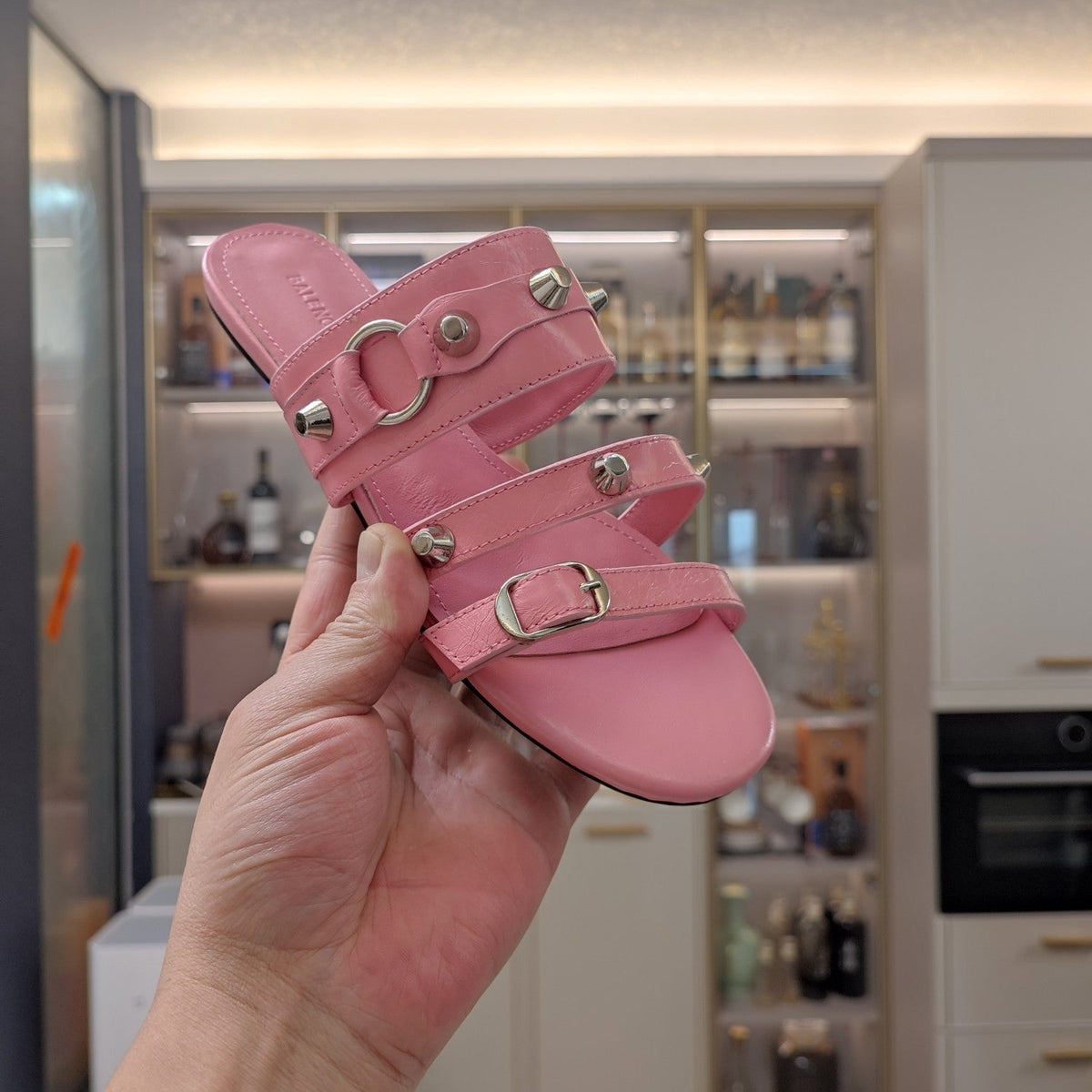 STRAPPY FLAT SANDALS IN WEWAK PINK STUDDED WAX-OIL SHEEPSKIN