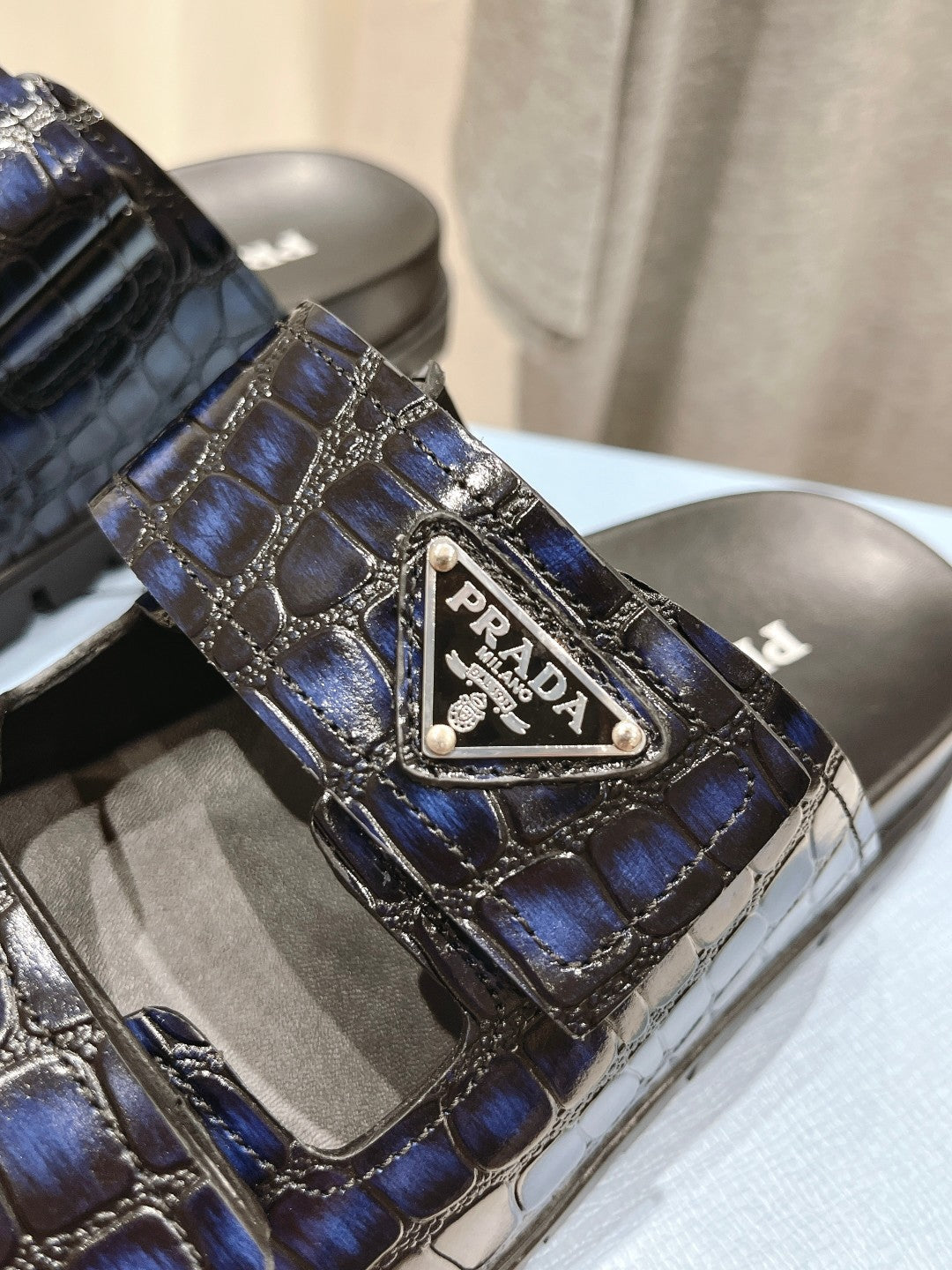 PRA CROCODILE LEATHER MOTIF SANDALS BLACK AND LAPIS CALFSKIN